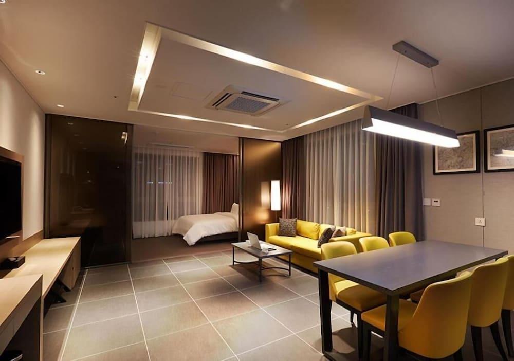 Osong H Hotel Sejong City Чеонджу Екстериор снимка