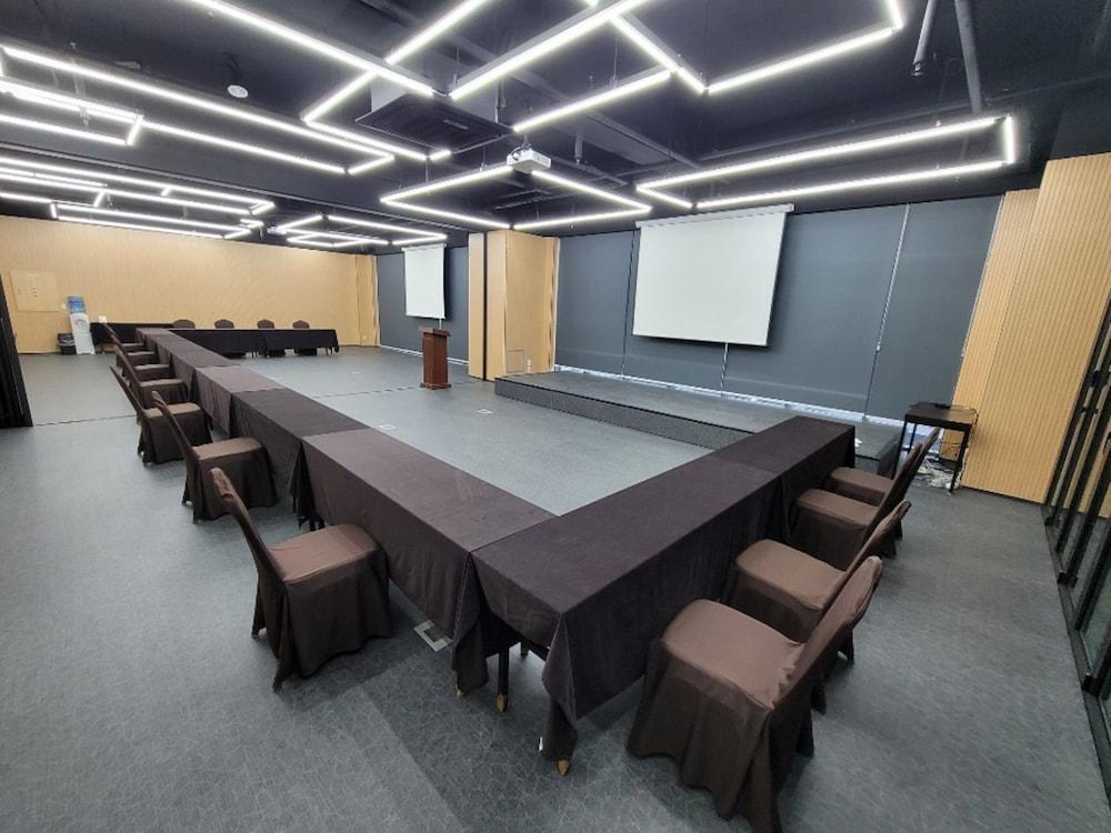 Osong H Hotel Sejong City Чеонджу Екстериор снимка